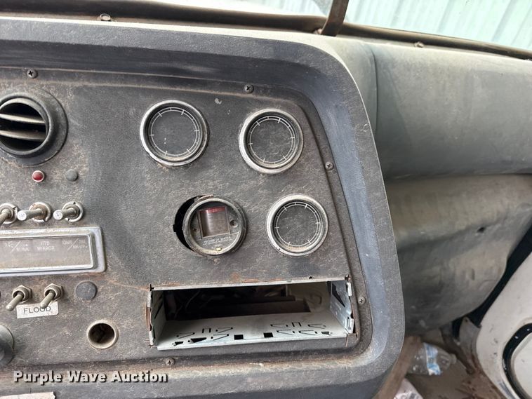 image for item DZ5152 1993 Ford LTS9000 sewer jetter truck