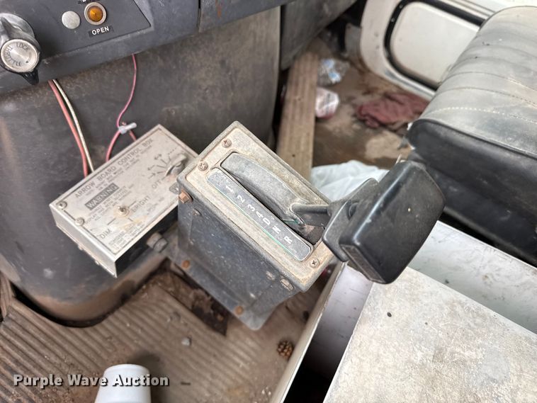 image for item DZ5152 1993 Ford LTS9000 sewer jetter truck