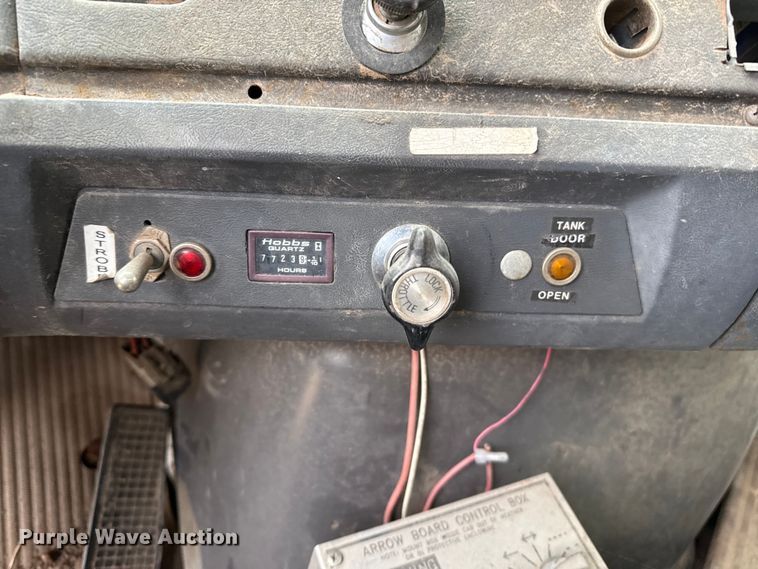 image for item DZ5152 1993 Ford LTS9000 sewer jetter truck