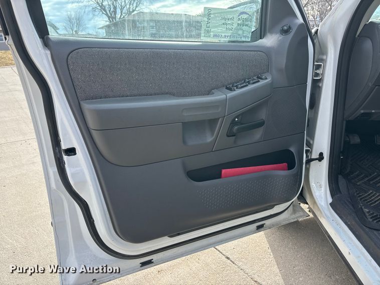 image for item EA4460 2005 Ford Explorer SUV