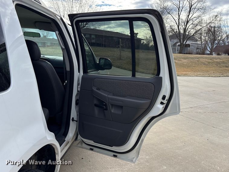 image for item EA4460 2005 Ford Explorer SUV