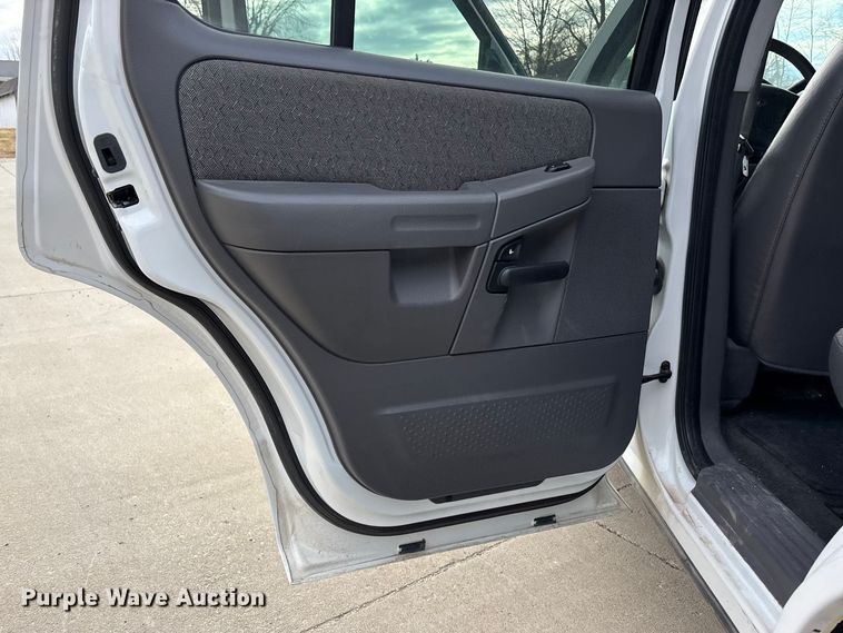 image for item EA4460 2005 Ford Explorer SUV