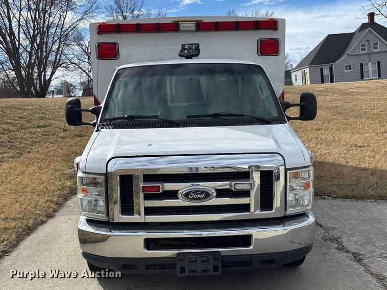 image for item EA4462 2010 Ford E450 Super Duty ambulance