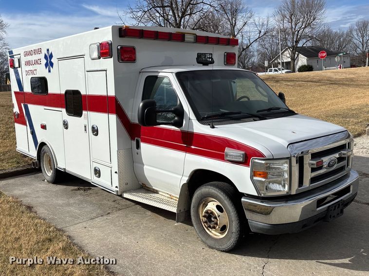image for item EA4462 2010 Ford E450 Super Duty ambulance