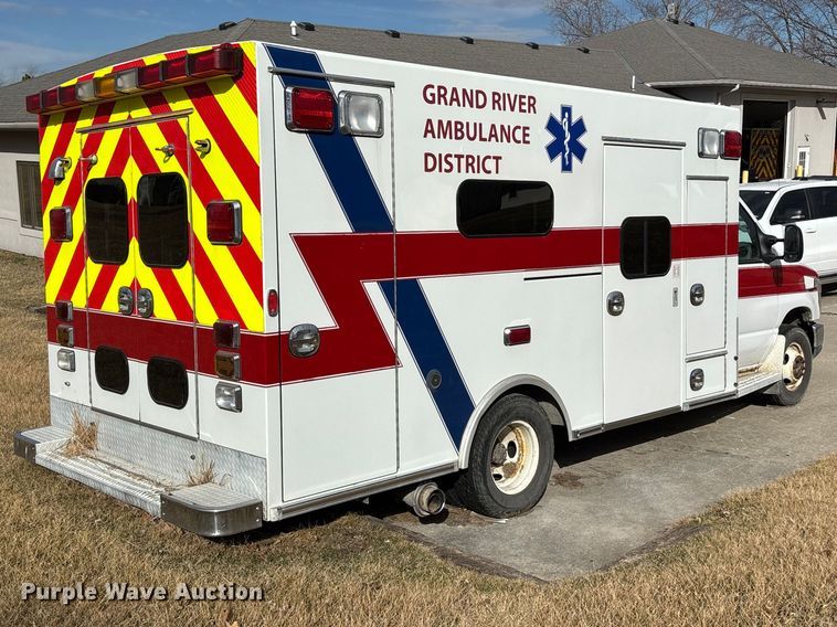 image for item EA4462 2010 Ford E450 Super Duty ambulance