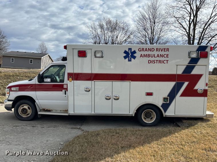 image for item EA4462 2010 Ford E450 Super Duty ambulance