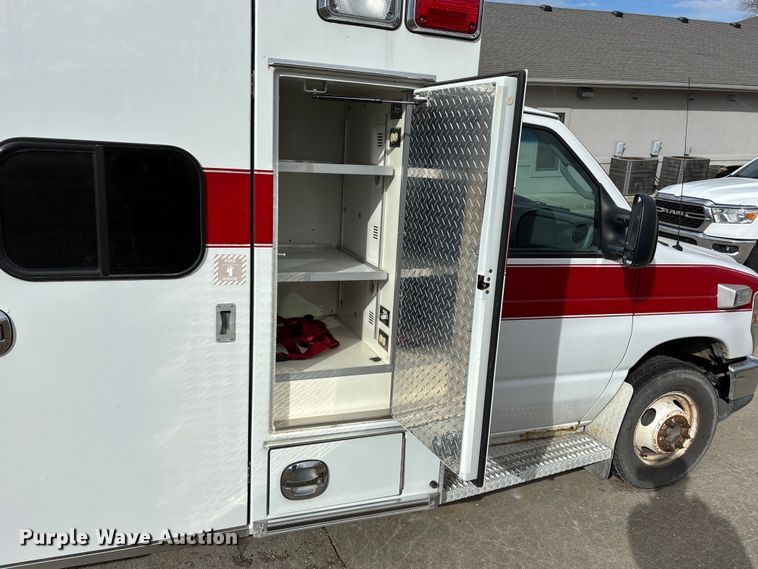 image for item EA4462 2010 Ford E450 Super Duty ambulance