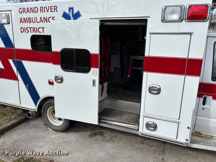 image for item EA4462 2010 Ford E450 Super Duty ambulance