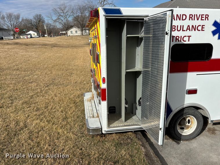 image for item EA4462 2010 Ford E450 Super Duty ambulance