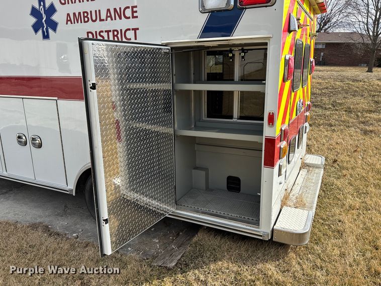 image for item EA4462 2010 Ford E450 Super Duty ambulance
