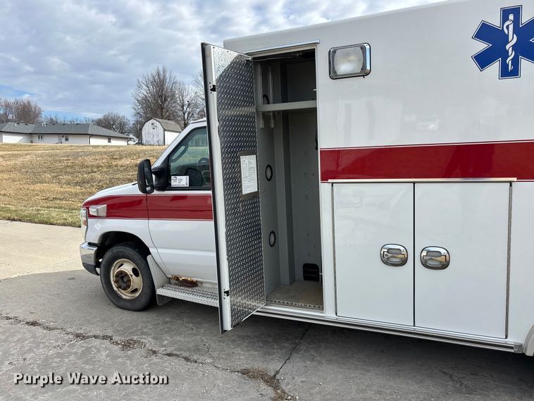 image for item EA4462 2010 Ford E450 Super Duty ambulance