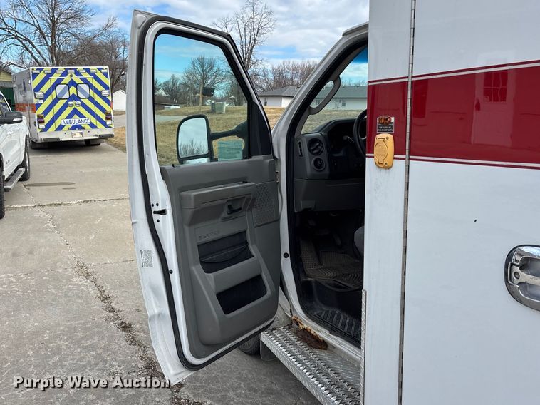 image for item EA4462 2010 Ford E450 Super Duty ambulance