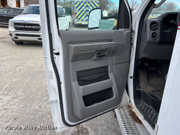 image for item EA4462 2010 Ford E450 Super Duty ambulance