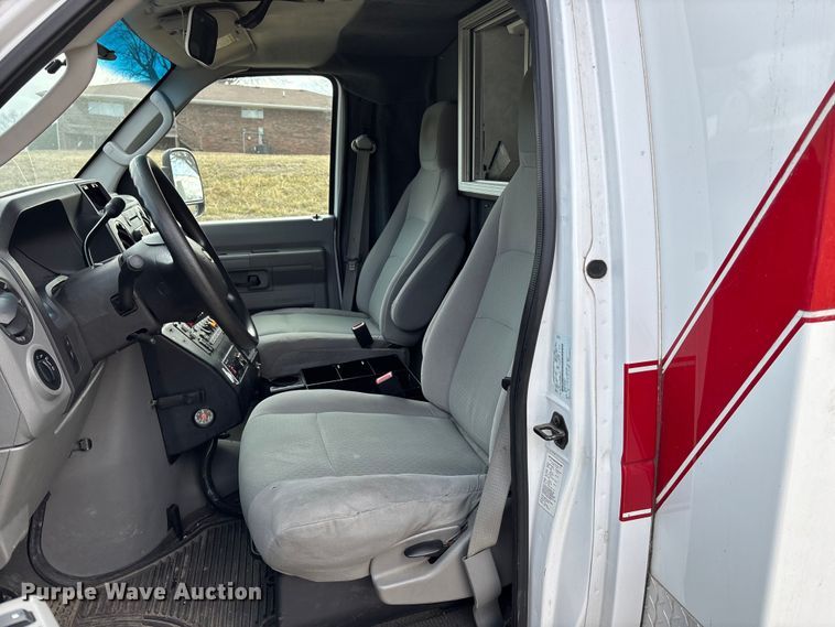 image for item EA4462 2010 Ford E450 Super Duty ambulance