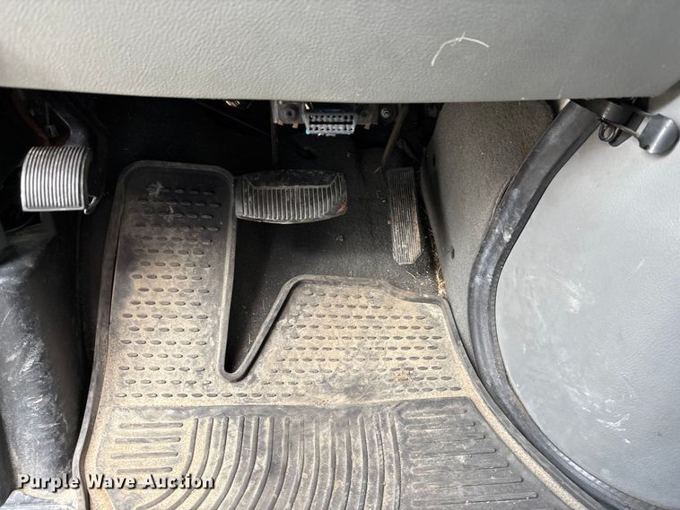 image for item EA4462 2010 Ford E450 Super Duty ambulance