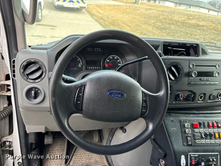 image for item EA4462 2010 Ford E450 Super Duty ambulance