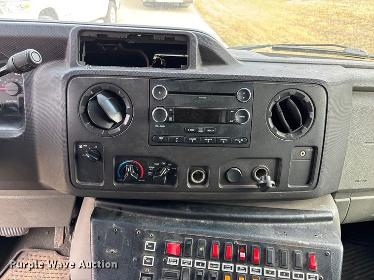 image for item EA4462 2010 Ford E450 Super Duty ambulance