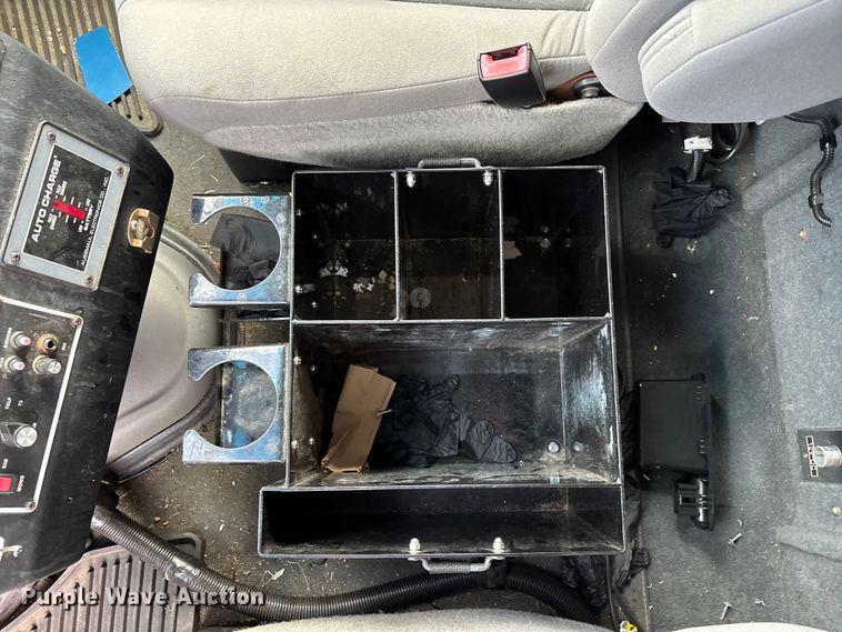 image for item EA4462 2010 Ford E450 Super Duty ambulance