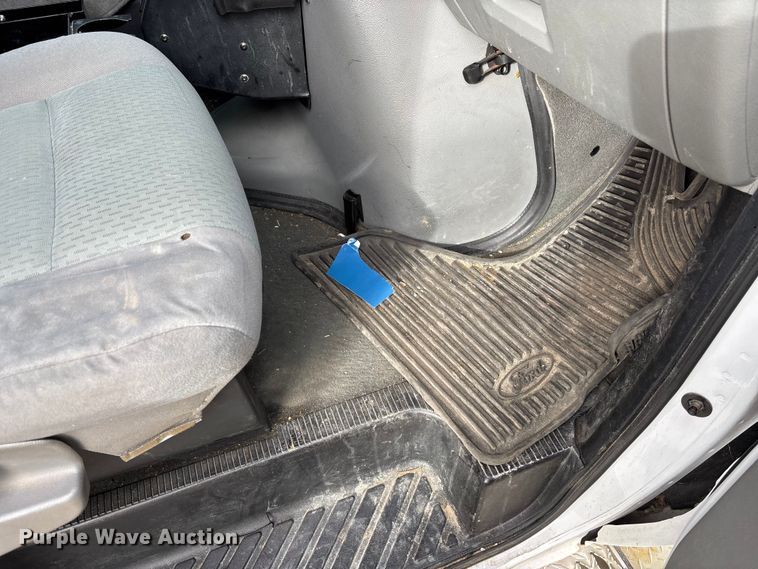 image for item EA4462 2010 Ford E450 Super Duty ambulance