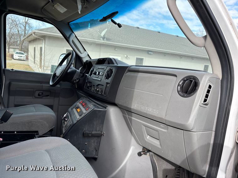 image for item EA4462 2010 Ford E450 Super Duty ambulance