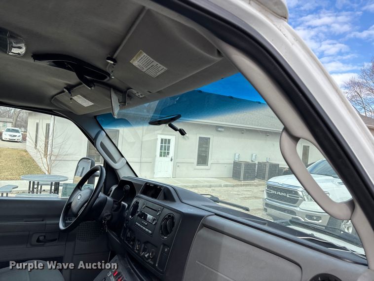 image for item EA4462 2010 Ford E450 Super Duty ambulance