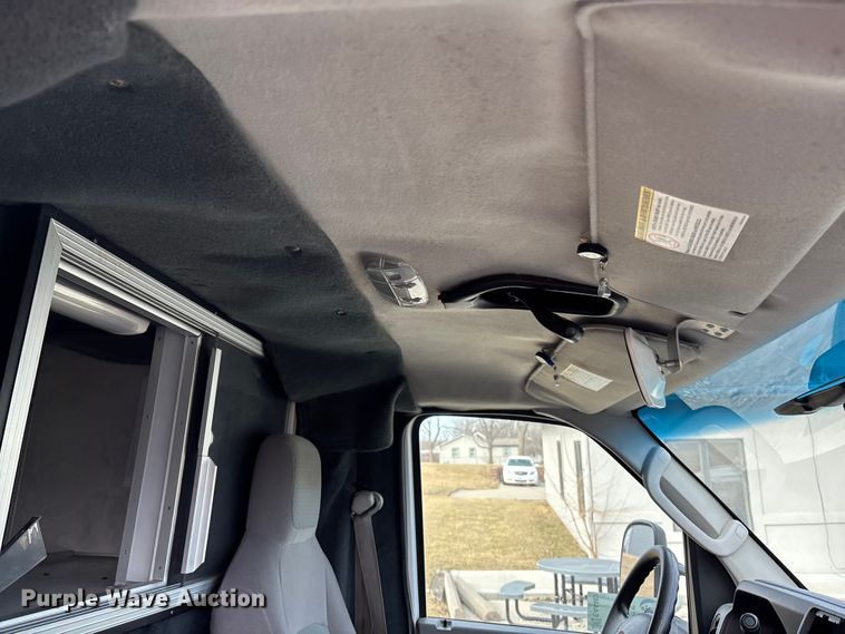 image for item EA4462 2010 Ford E450 Super Duty ambulance