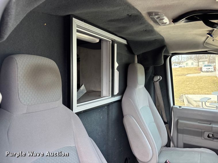 image for item EA4462 2010 Ford E450 Super Duty ambulance