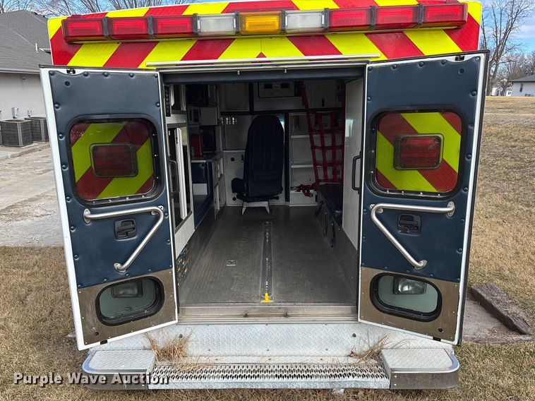 image for item EA4462 2010 Ford E450 Super Duty ambulance
