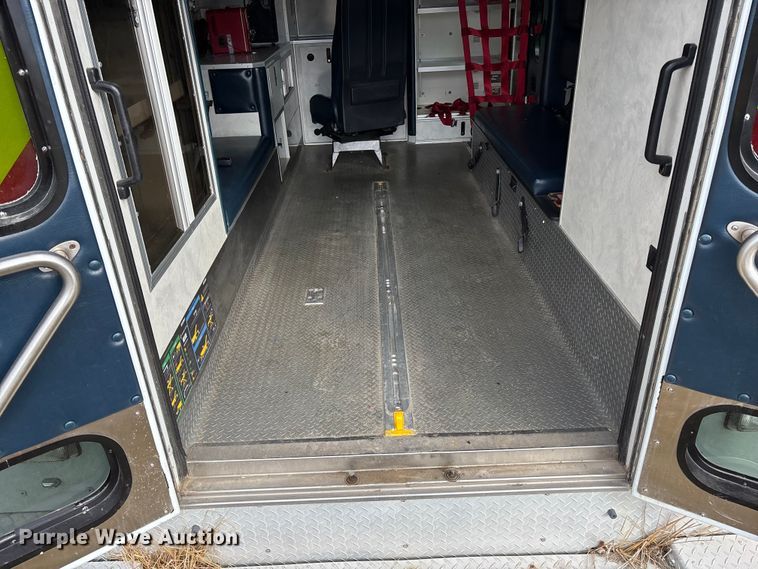 image for item EA4462 2010 Ford E450 Super Duty ambulance