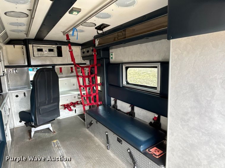 image for item EA4462 2010 Ford E450 Super Duty ambulance