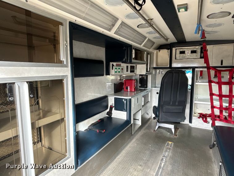 image for item EA4462 2010 Ford E450 Super Duty ambulance