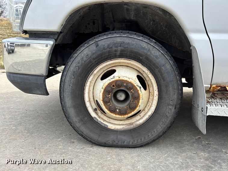 image for item EA4462 2010 Ford E450 Super Duty ambulance