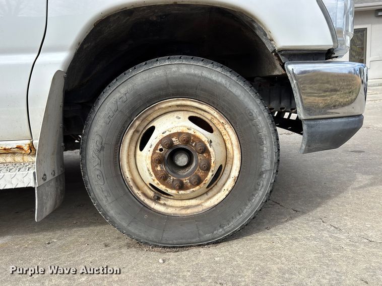 image for item EA4462 2010 Ford E450 Super Duty ambulance