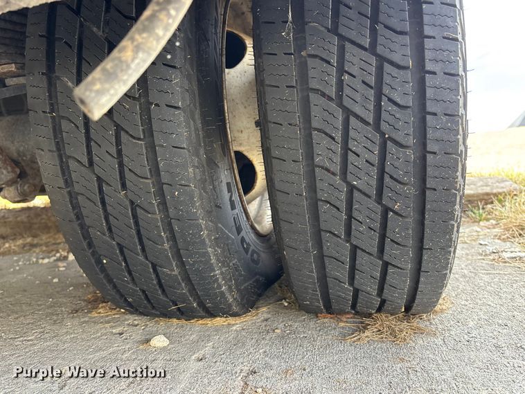 image for item EA4462 2010 Ford E450 Super Duty ambulance