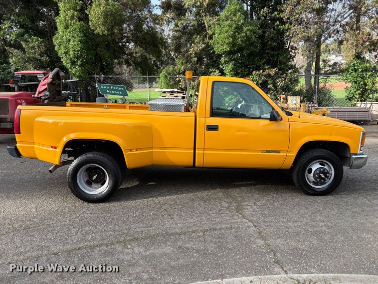 image for item EC8266 1999 Chevrolet C3500 pickup truck