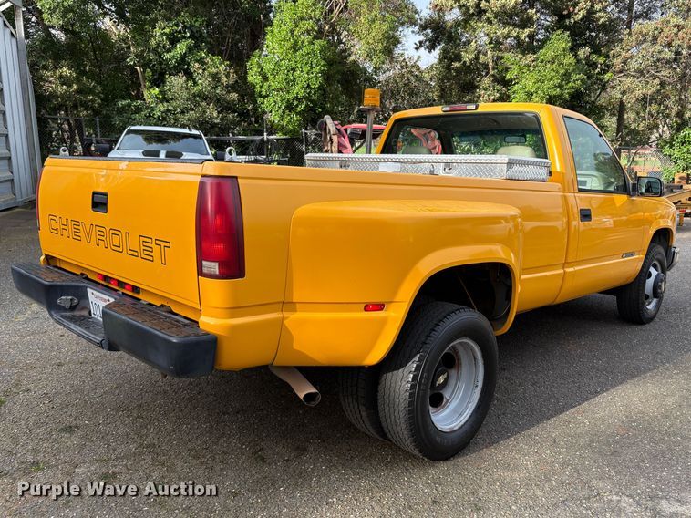 image for item EC8266 1999 Chevrolet C3500 pickup truck
