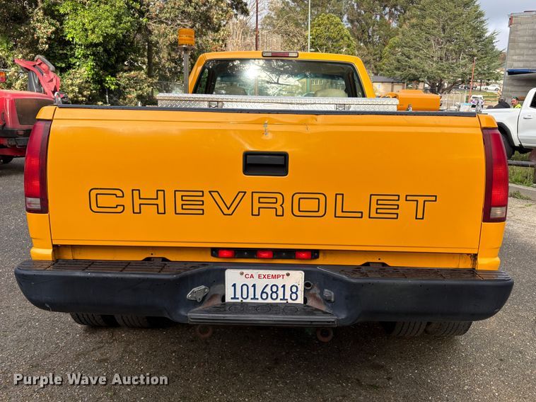 image for item EC8266 1999 Chevrolet C3500 pickup truck