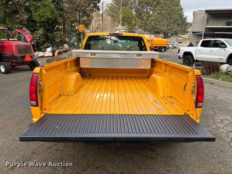 image for item EC8266 1999 Chevrolet C3500 pickup truck