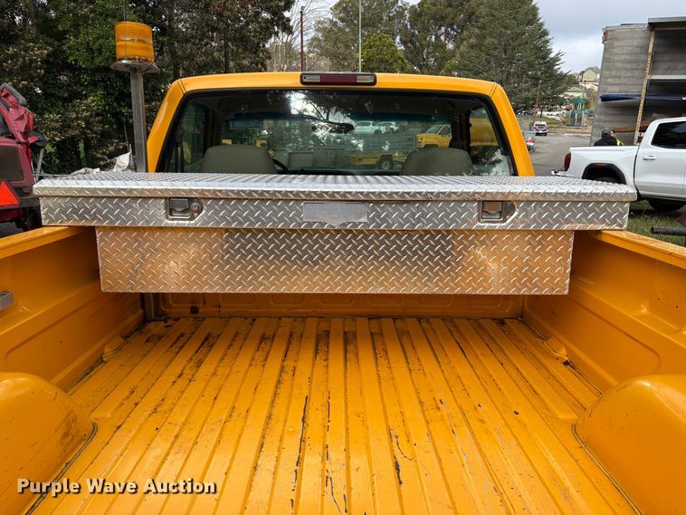 image for item EC8266 1999 Chevrolet C3500 pickup truck