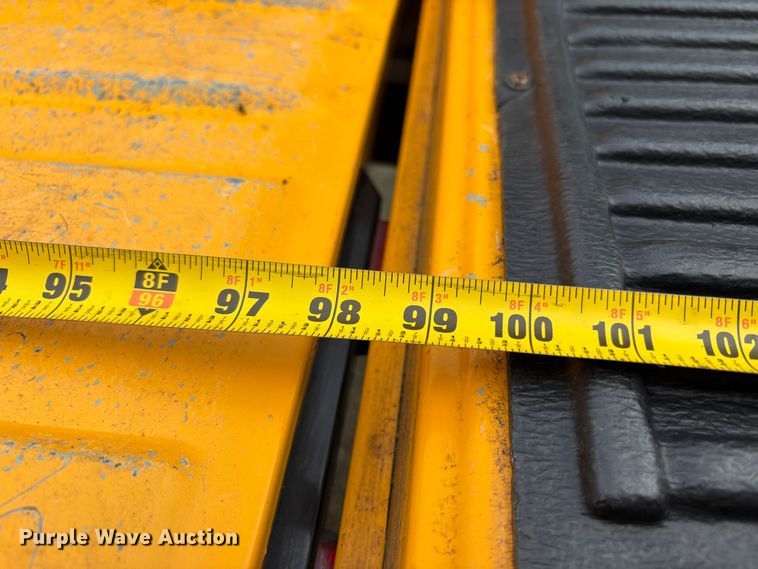 image for item EC8266 1999 Chevrolet C3500 pickup truck