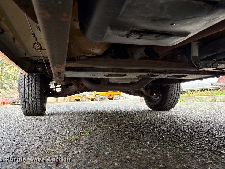 image for item EC8266 1999 Chevrolet C3500 pickup truck