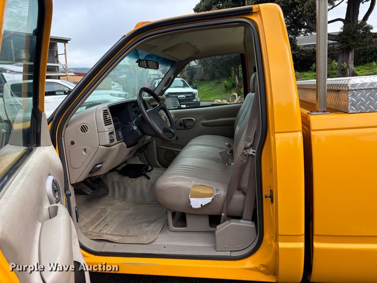 image for item EC8266 1999 Chevrolet C3500 pickup truck