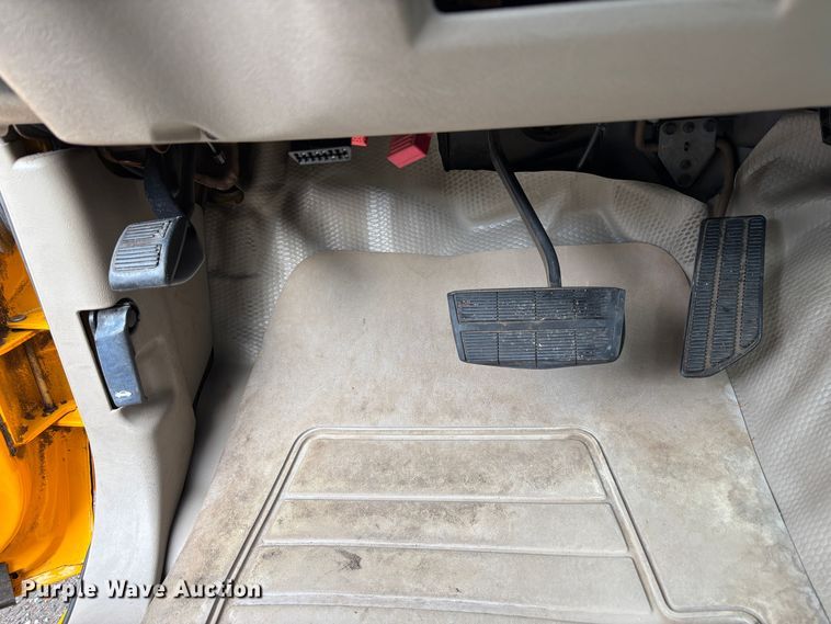 image for item EC8266 1999 Chevrolet C3500 pickup truck