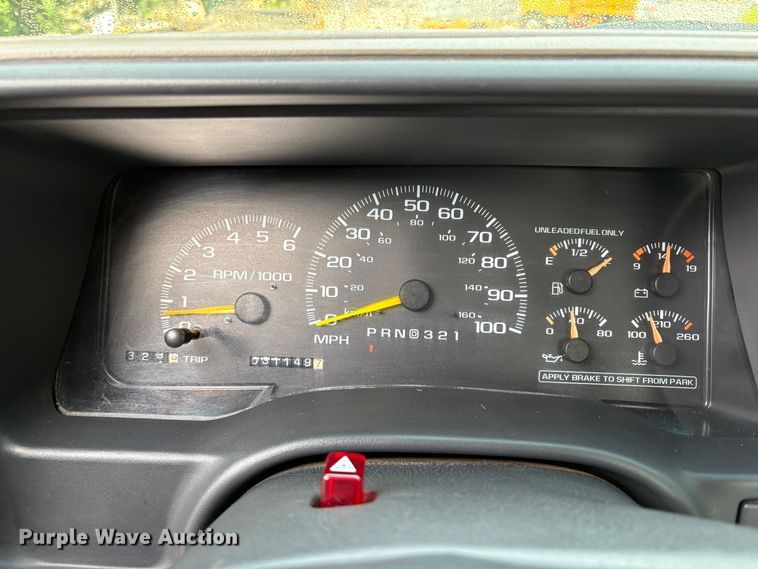 image for item EC8266 1999 Chevrolet C3500 pickup truck