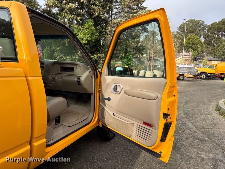 image for item EC8266 1999 Chevrolet C3500 pickup truck