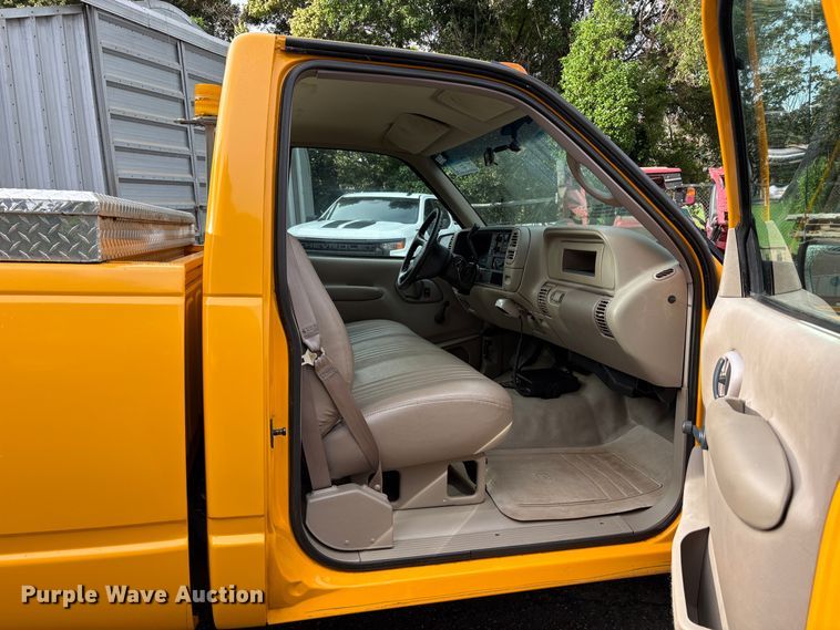image for item EC8266 1999 Chevrolet C3500 pickup truck