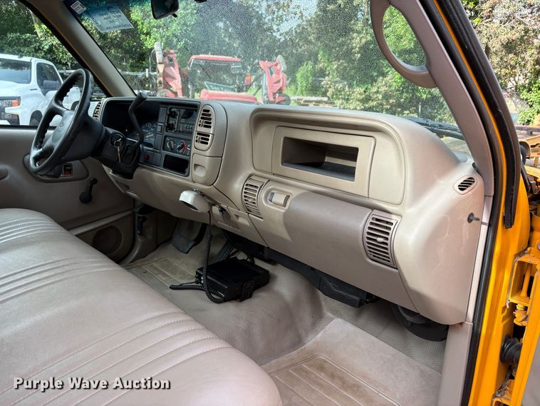 image for item EC8266 1999 Chevrolet C3500 pickup truck