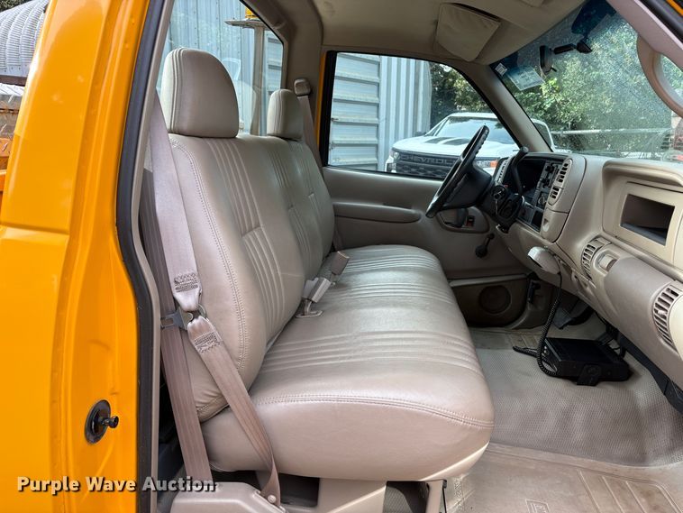 image for item EC8266 1999 Chevrolet C3500 pickup truck