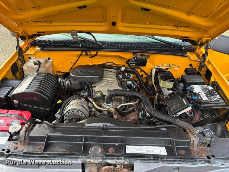 image for item EC8266 1999 Chevrolet C3500 pickup truck