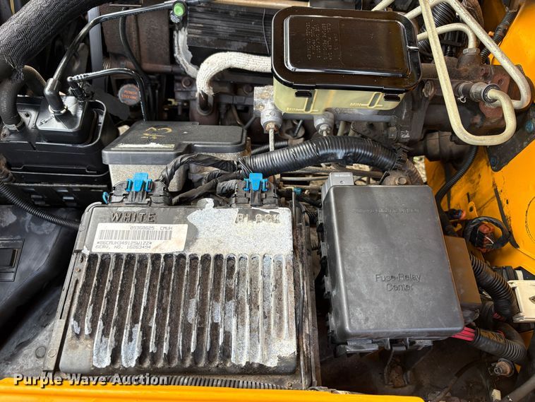 image for item EC8266 1999 Chevrolet C3500 pickup truck